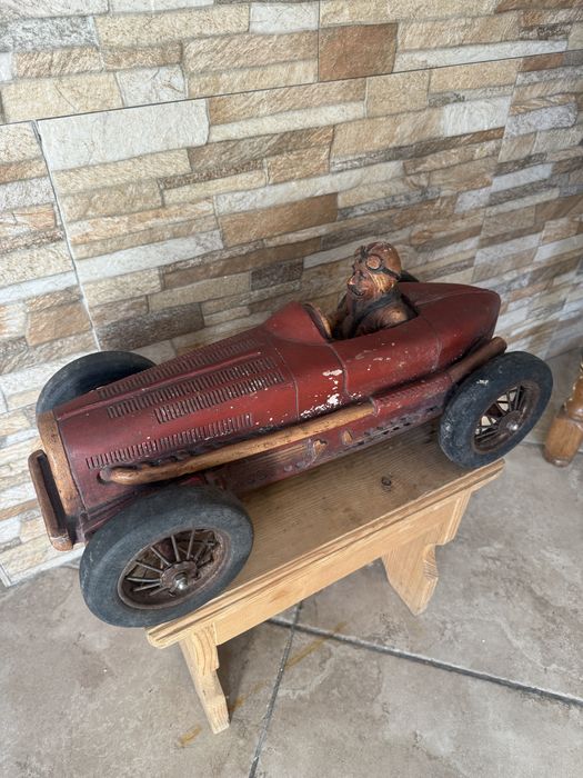 Masina bugatti veche din lemn