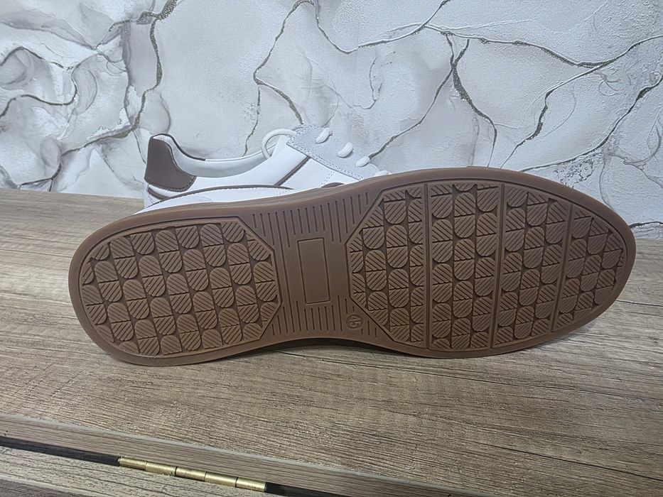 Продам кроссовки новые 45 размер