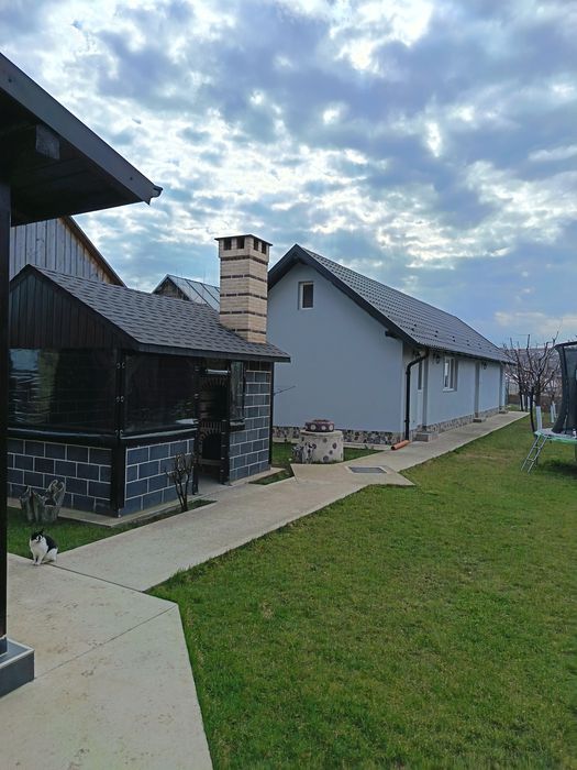Casa+ teren+ anexe de vanzare