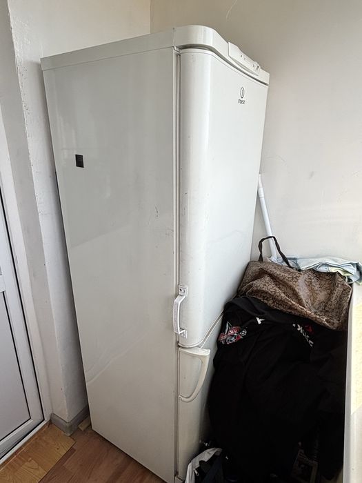 Холодильник indesit