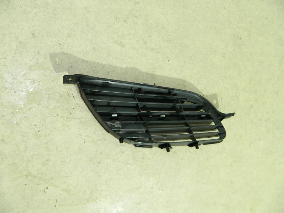 Grila radiator partea stanga, Nissan Almera Tino, 00-06, 62332-BU000