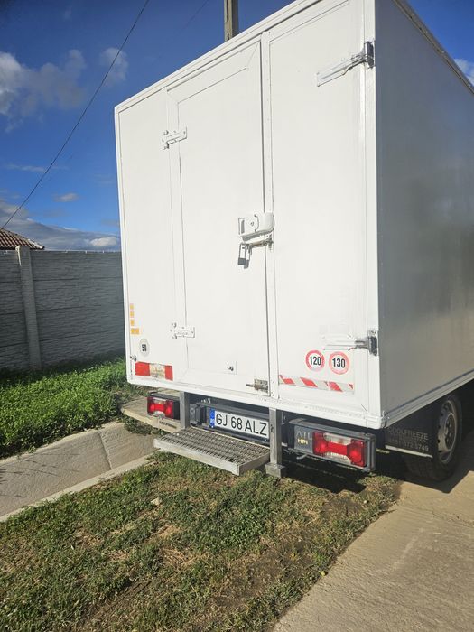 Închiriez auto frigorifica pentru evenimente.