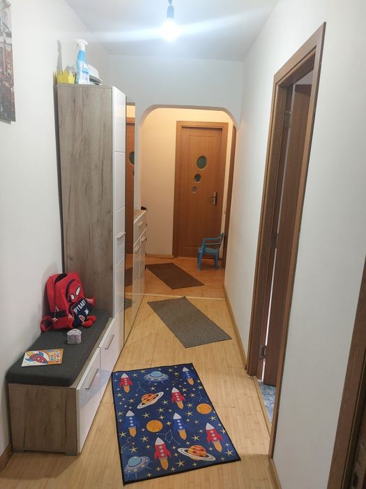 Vând apartament Zona Bascov