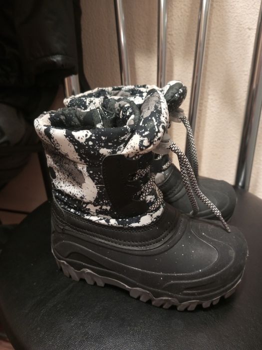 Продам детские дутики