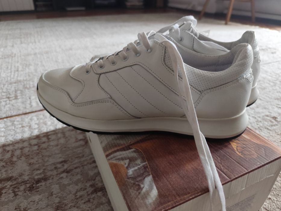 Кроссовки натуральная кожа