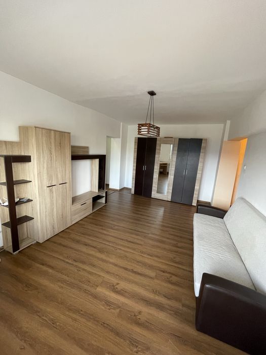 Inchiriez apartament cu 2 camere in centru!