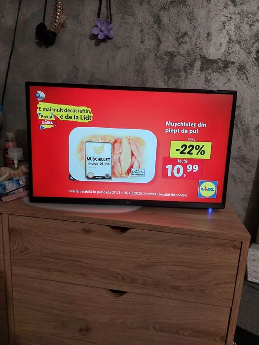TV Smart NEI diagonala 63 cm
