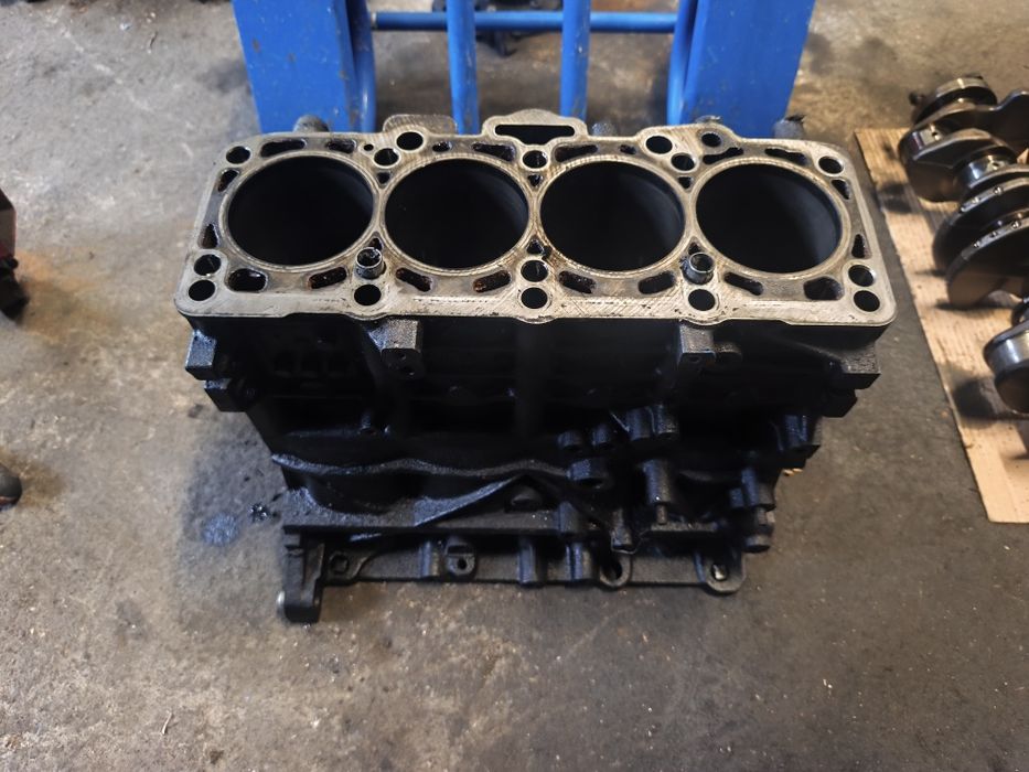 Bloc motor BMP 2.0 tdi 103 kw 140 cp Volkswagen Passat B6 2005-2010