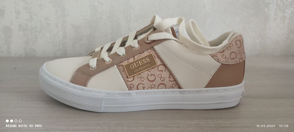 Продам кроссовки