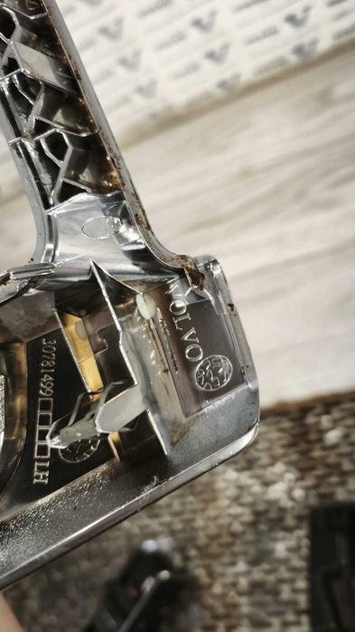 Consola centrala Rama cromata VOLAN STANGA VOLVO S60 V60 2010 - 2016