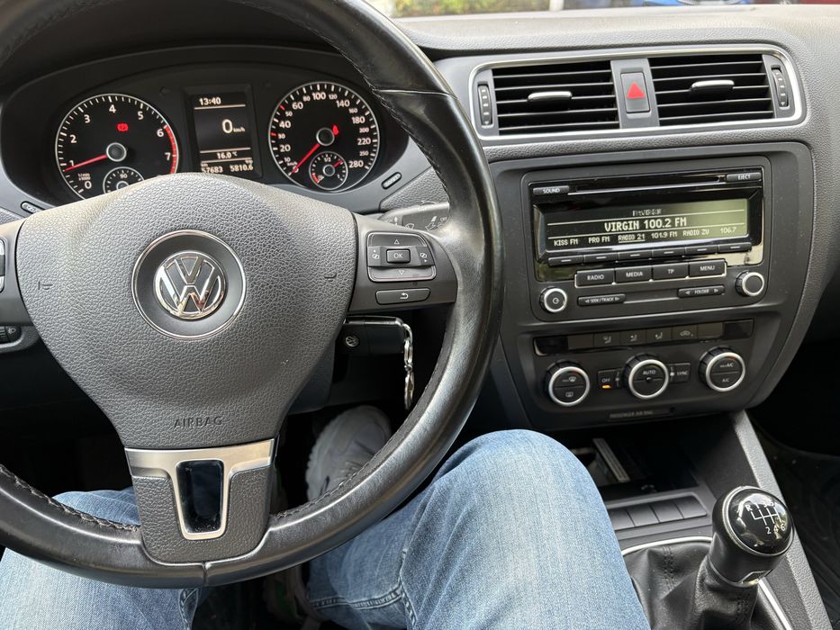 VOLKSWAGEN Jetta 2013 — imagine 4