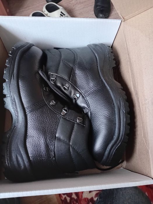 Кожаные ботинки , былғары бәтеңкелер