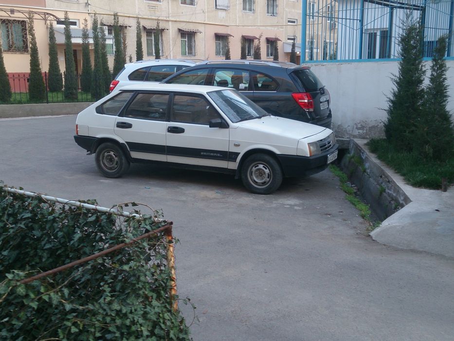 Продаю ладу ваз 21093