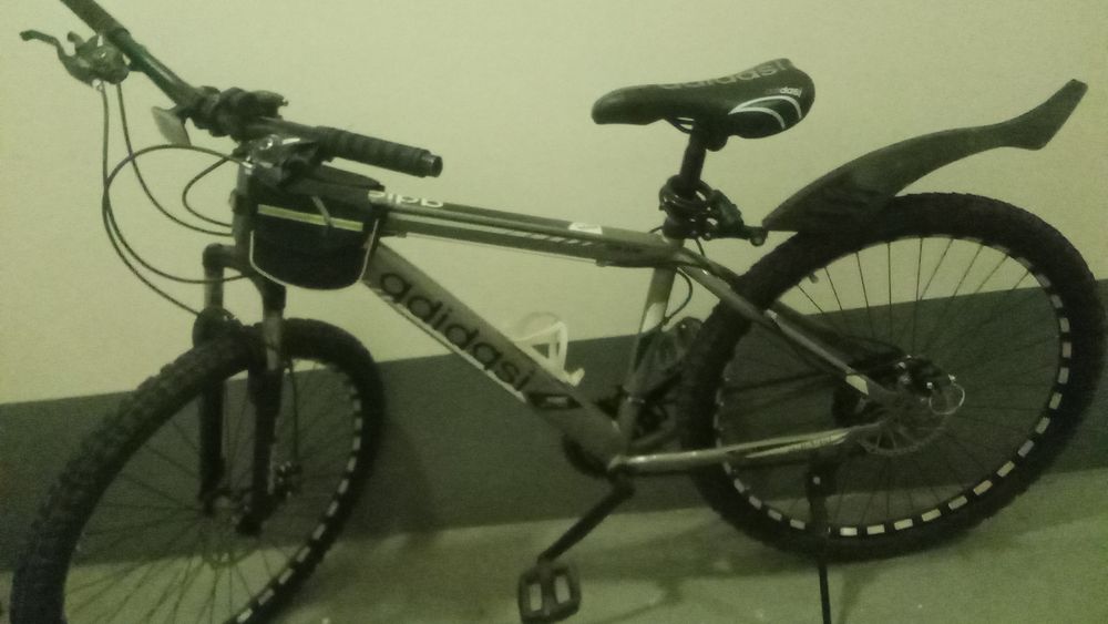 Velosiped sotiladi juda zor pachti yangi nazmer. 26*2   bonusga  sumka