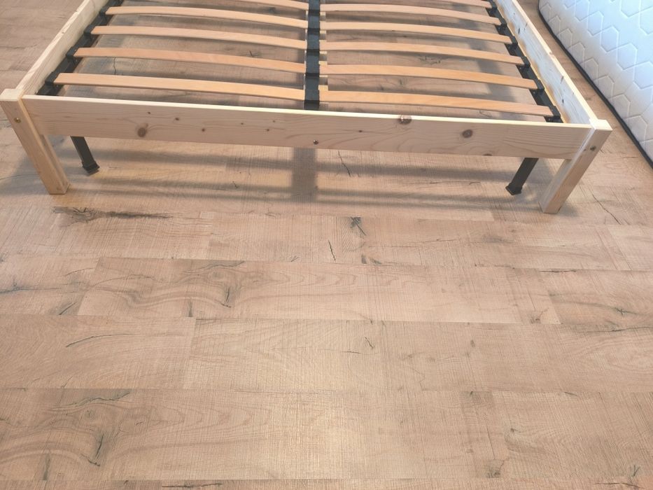 Vând pat dublu cu somiera