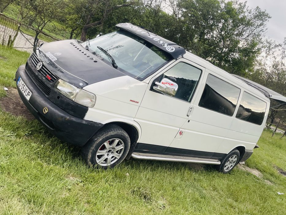 Vand wv t4 transporter an 2002. 8+1 102cai  locuri  merge si trage foarte bine nu bate nu troncane  acte la zi fiscal pe loc