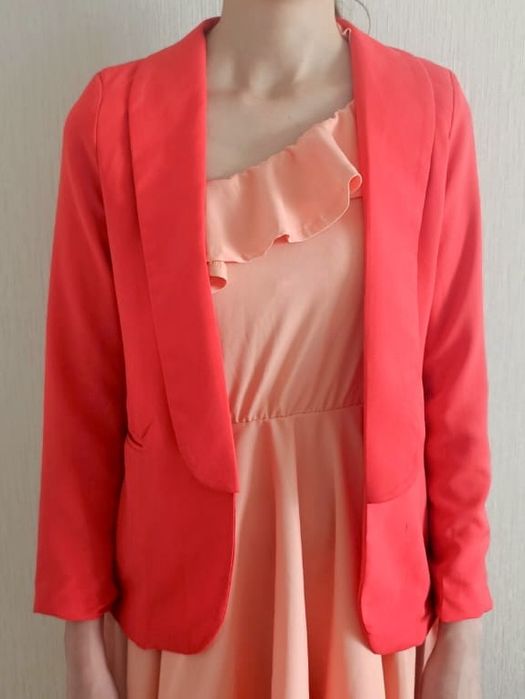 Продам пиджак кораллового цвета
