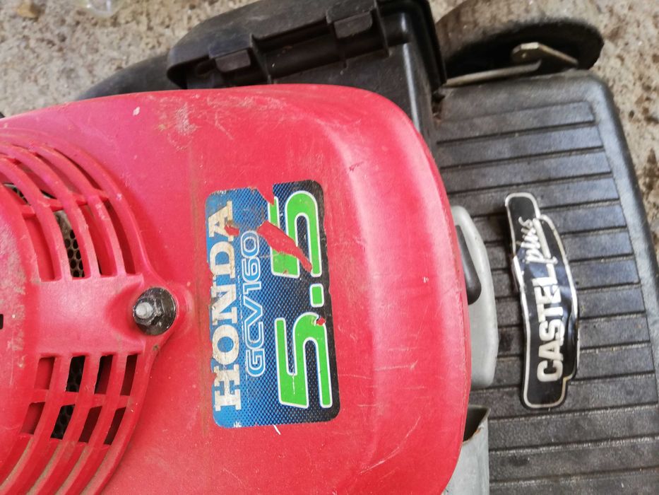 Професионална бензинова самоходна косачка Honda 5,5к.с