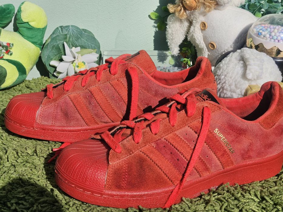 Adidas superstar в червено