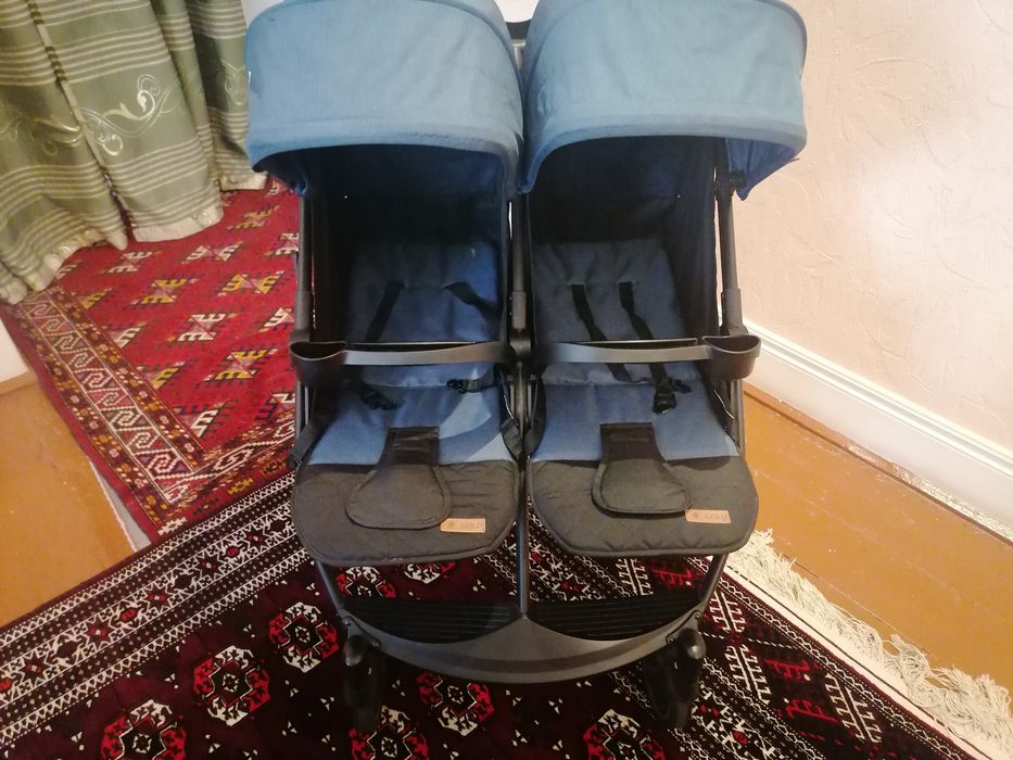 Коляска для близнецов