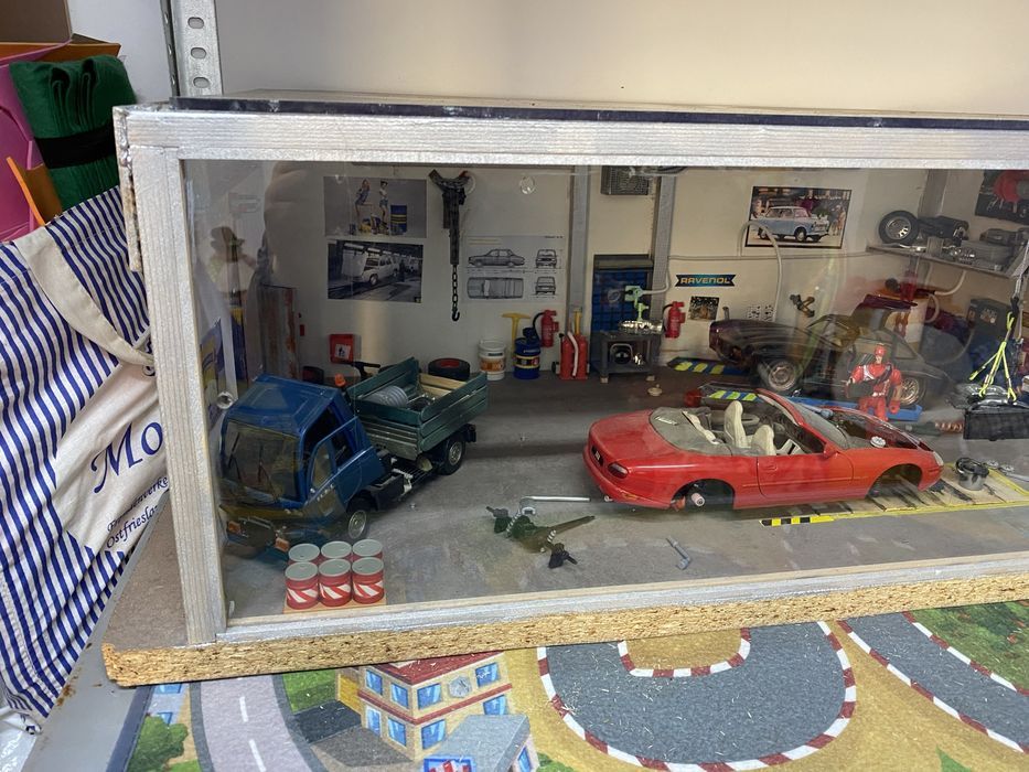 Diorama auto scara 1:18