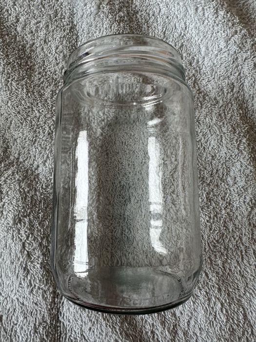 Продавам стъклени буркани