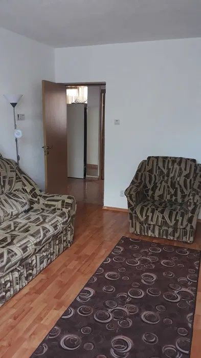 De vanzare apartament 57 m² decomandat  la demisol