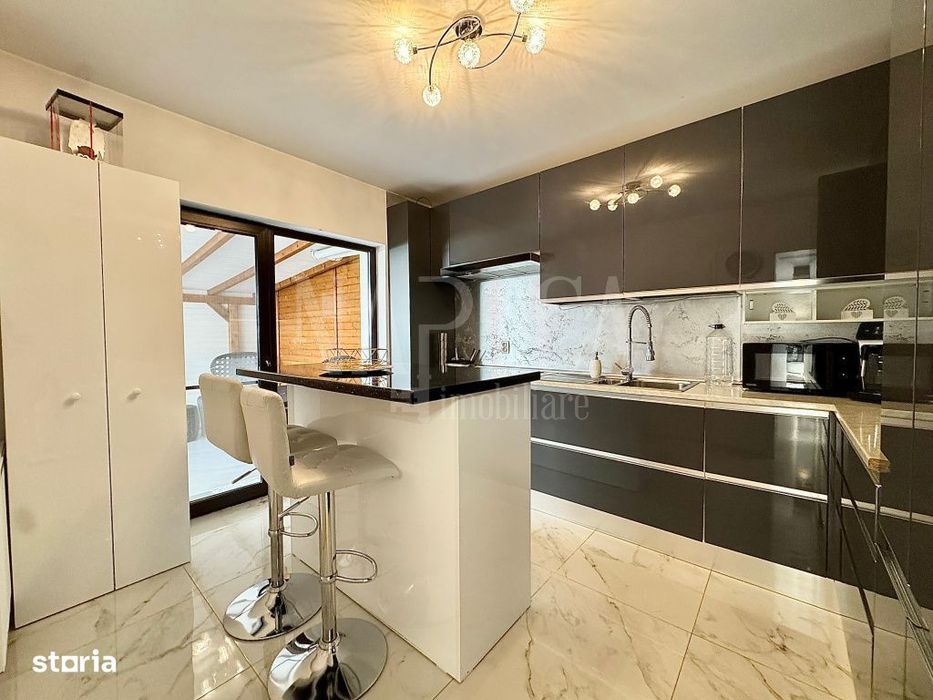 Casa 4 camere de vanzare in Floresti