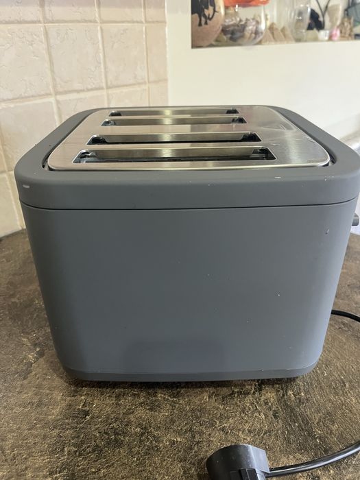 Продавам тостер “Джино”