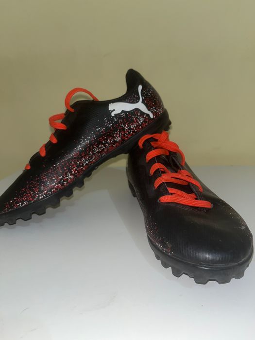 Ghete de fotbal Puma