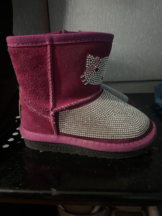 Продам деткие сопоги угги