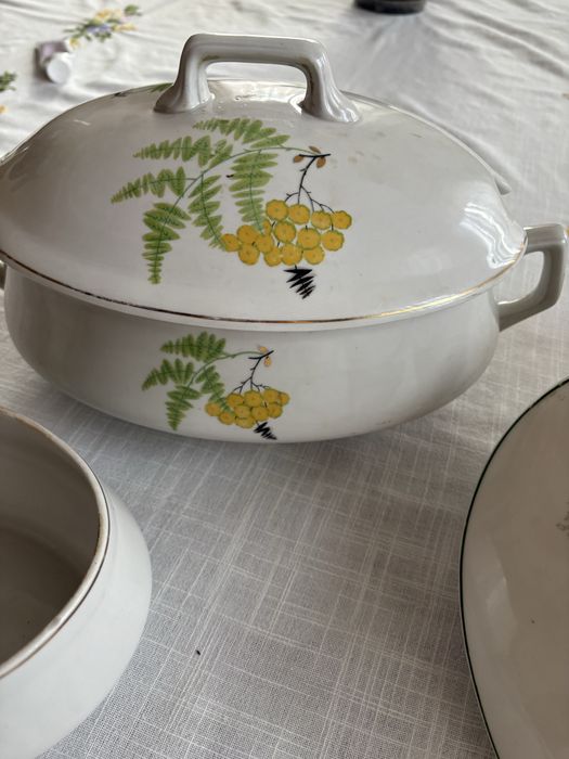 Набор из супниц .