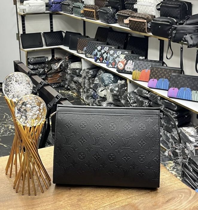 Louis Vuitton чанти / Тип Плик