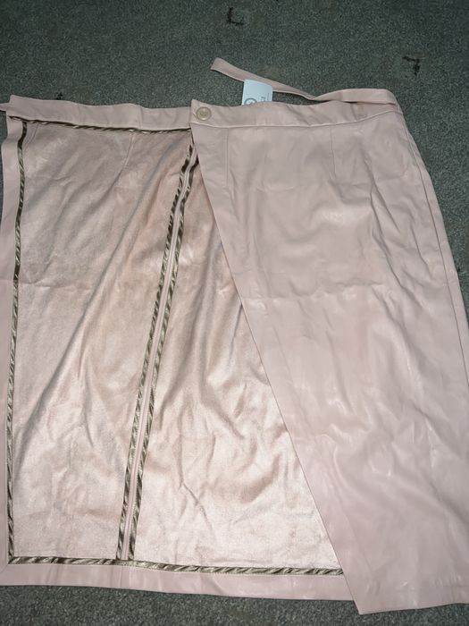 Юбка на запах из экокожи на флисе розовая новая