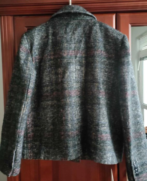 Дамско вълнено късо сако ZARA в отлично състояние