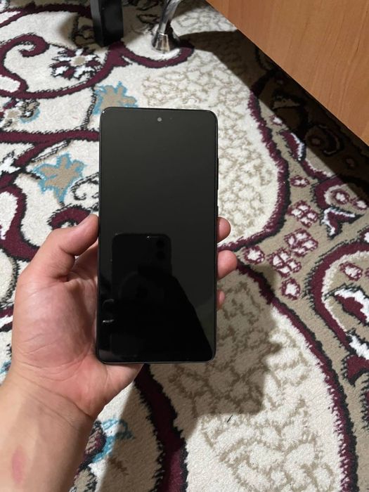 Samsung A52 ekran alishgan korobka bor