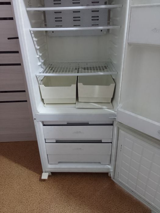 Холодильник Бирюса