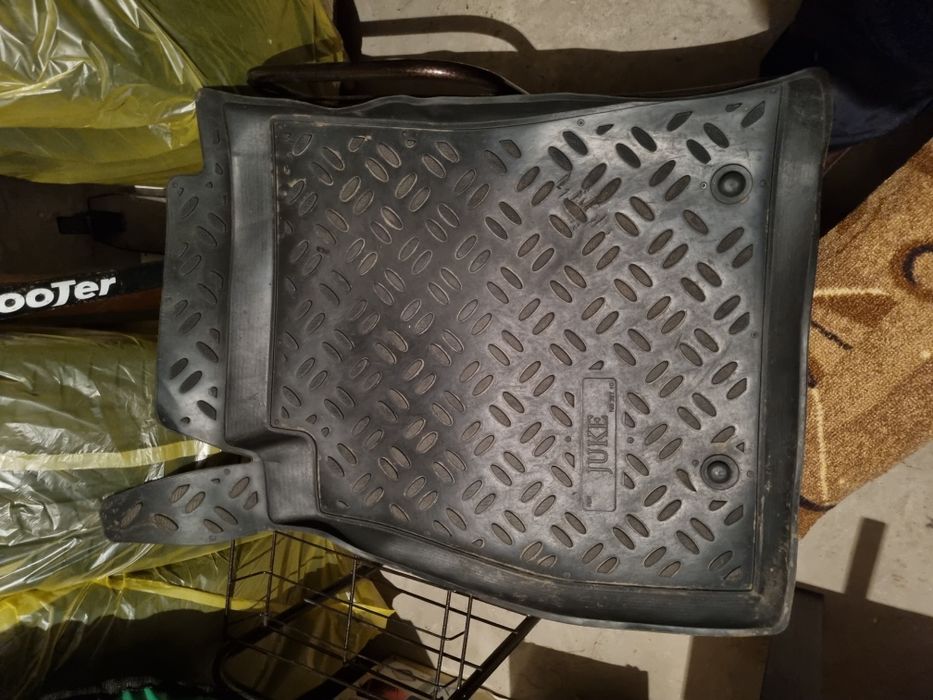 Продам оригинальные коврики в салон.