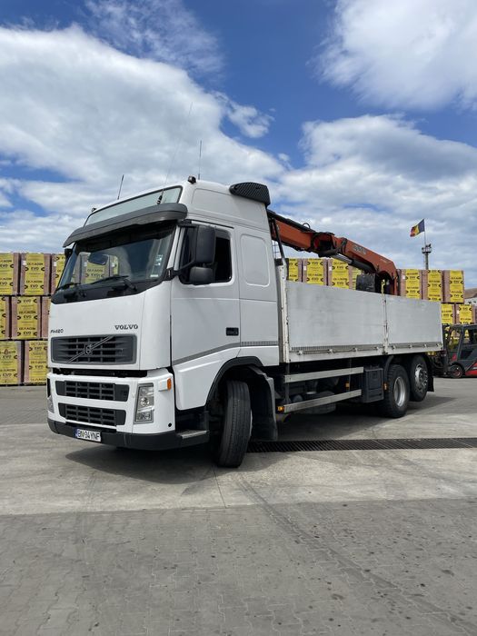Camion cu macara Volvo