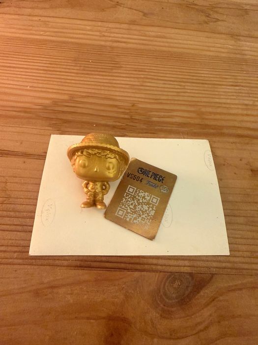 Rare Golden Duffy mini funko pop Kinder egg toy