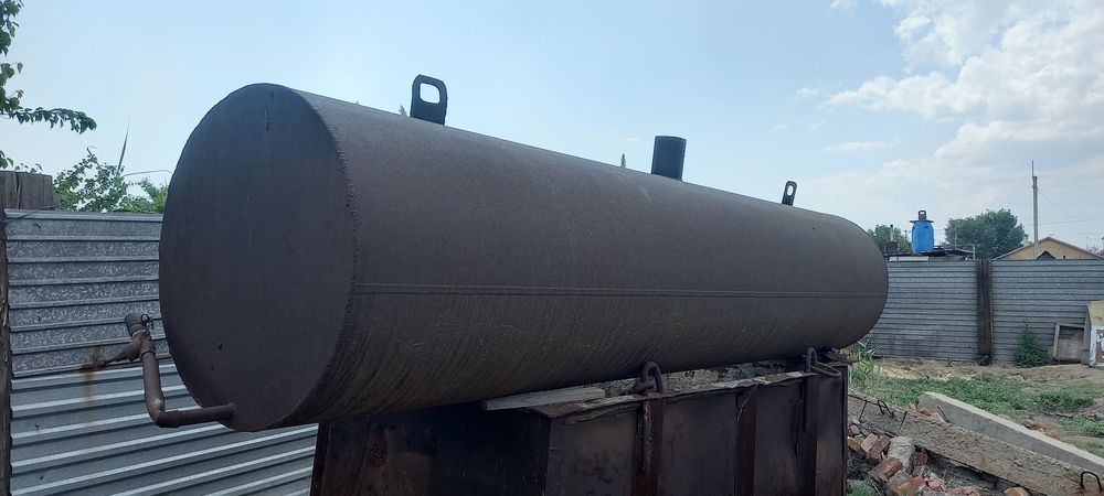 Продам цистерну под техническую воду можно гсм
