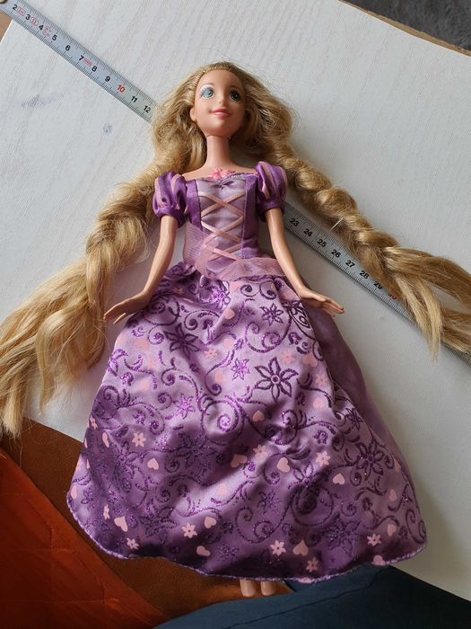 Papusa barbie Rapunzel Mattel Disney Tangled Sing care lumineaza