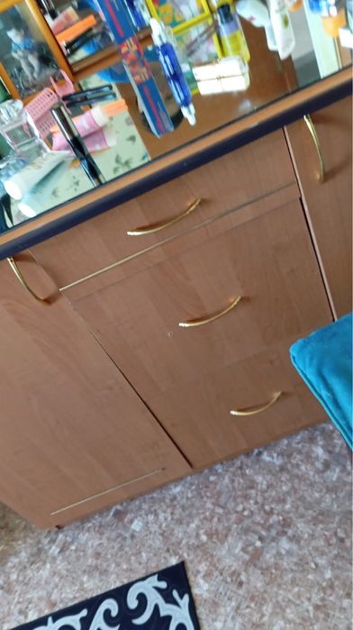 Отдам даром мебель и теоевизор