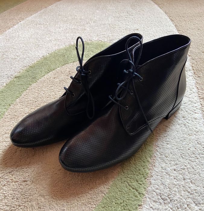 Чисто нови дамски боти