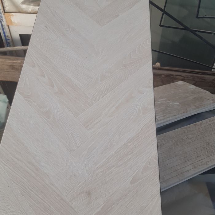 Таркет ламинат сотилади