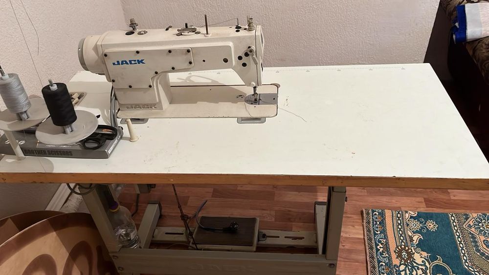 Швейная машинка прямострочная