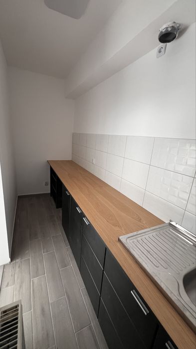 Vand apartament cu o camera sau spatiu birou