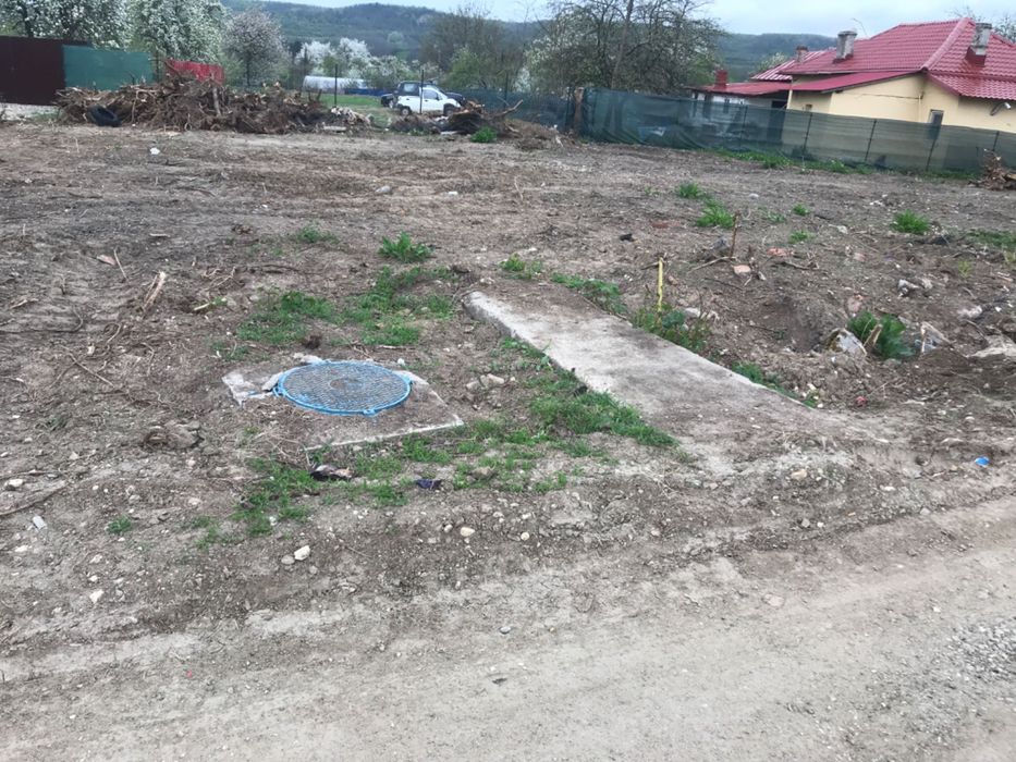 Teren ideal pentru casa-liniște,natura și acces rapid la oraș