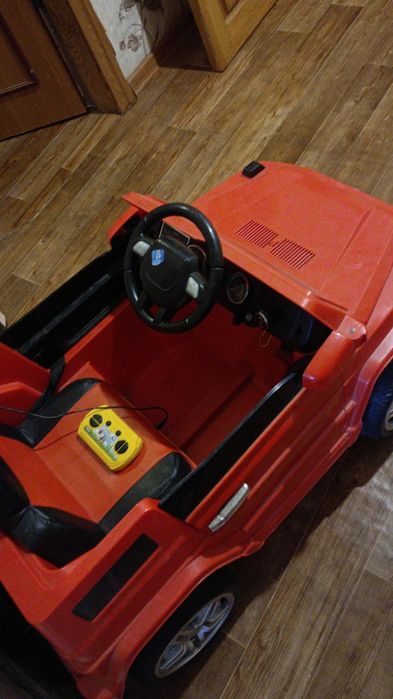 Продам Детскую машину.