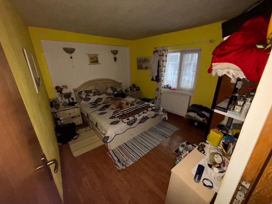 Casa 7 camere plus living pentru chirie